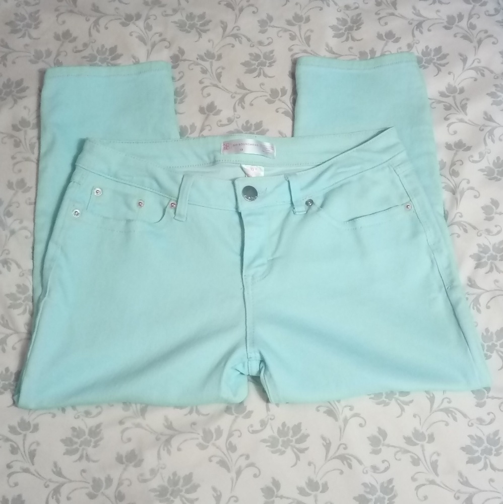 LIKE NEW NO BOUNDARIES LIGHT BLUE CAPRIS SZ 13